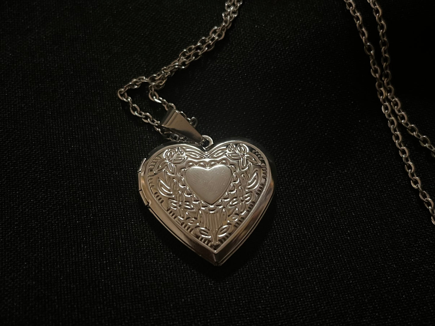 Collar relicario "Un Corazón Conforme al de Él"